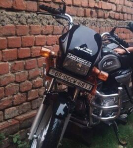 गोरौल में पुलिस को खुली चुनौती: थाना कैंपस से सटे अस्पताल परिसर से दिनदहाड़े बाइक चोरी।